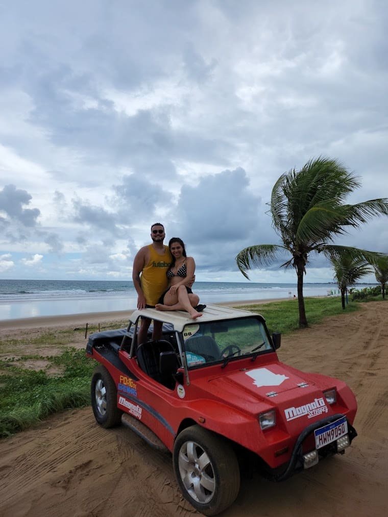 Passeio de buggy em Porto de Galinhas na praia de Maracaipe