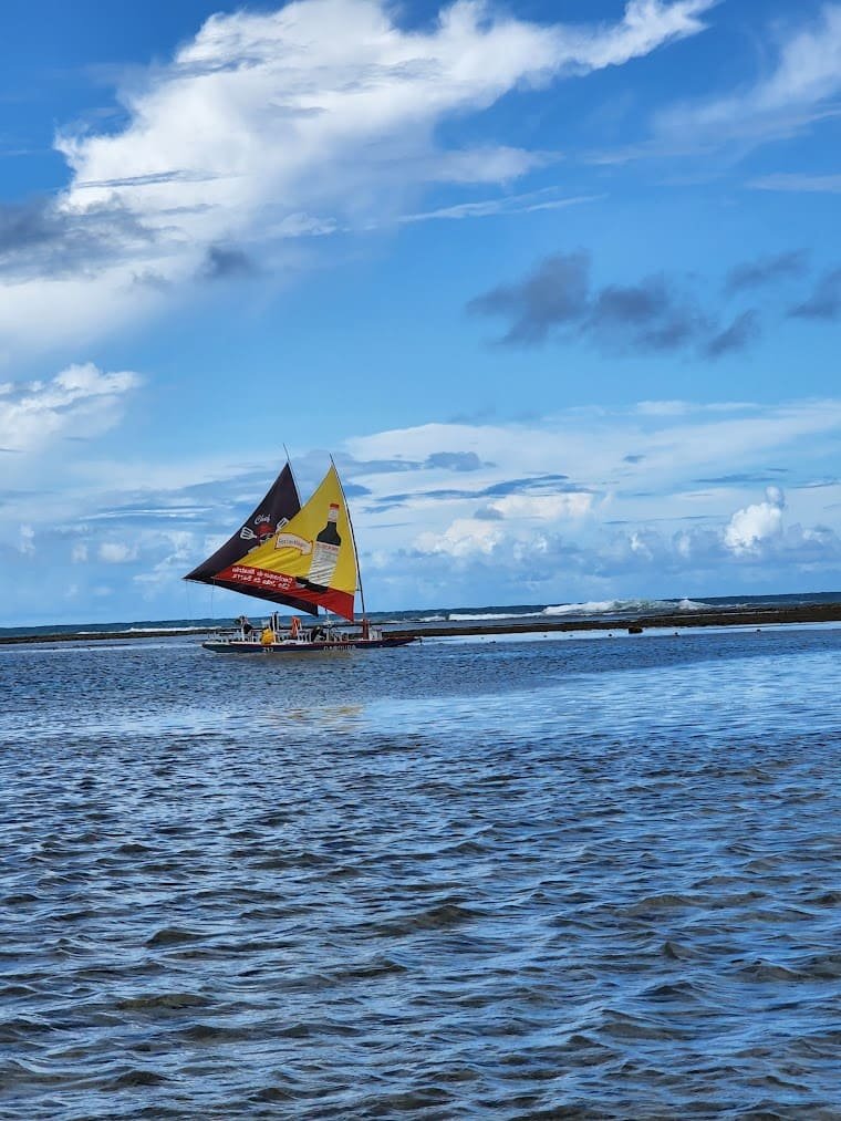 Barcos que levam para mergulho nos corais