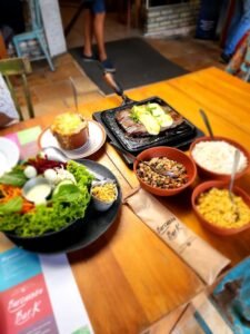 Comida típica nordestina no restaurante barraca