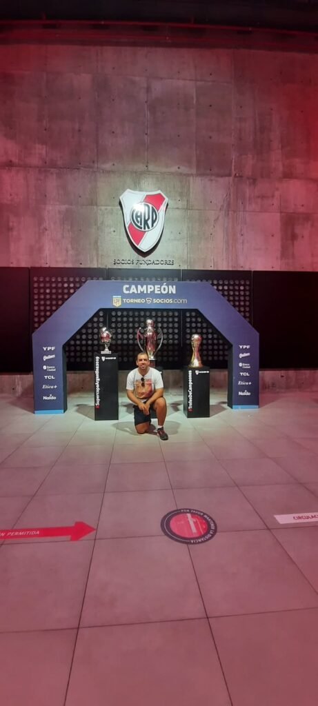 Tarcisio conhecendo o estádio do time River Plate